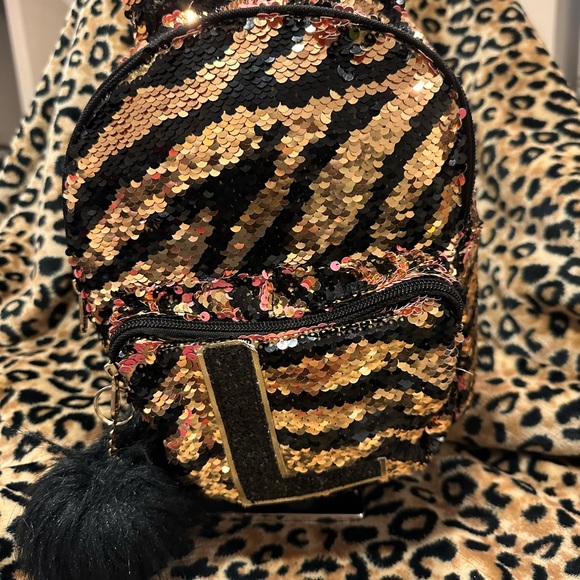 Justice Mini Backpack Shimmering Sequins changes color - Picture 2 of 3